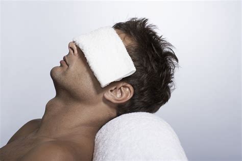 hot or cold compress for broken blood vessel in eye|Warm Compresses For Eyes: Conditions Treated, .